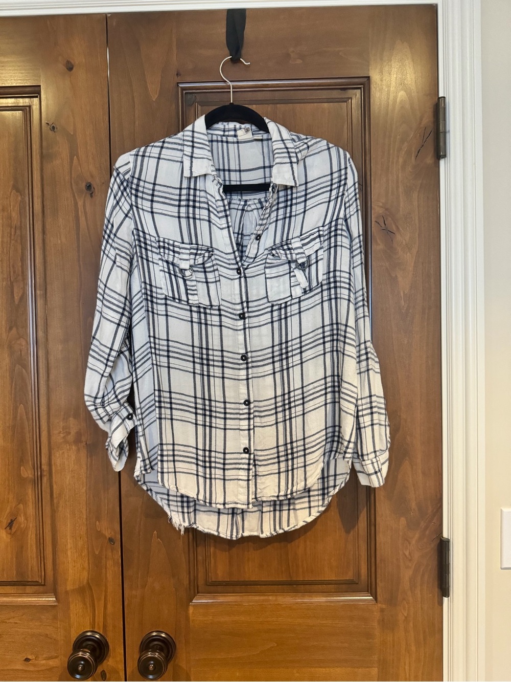 Women’s White and Black Plaid Button-Front Shirt